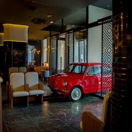 Radisson Red Hotel