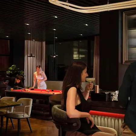 Radisson Red Hotel *
