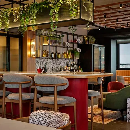 Hotel Radisson Red *