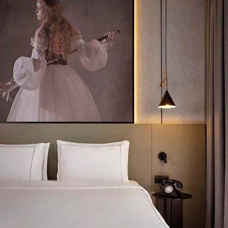 Radisson Red Hotel