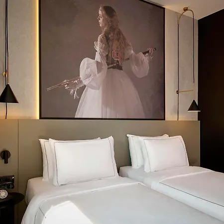 Radisson Red *